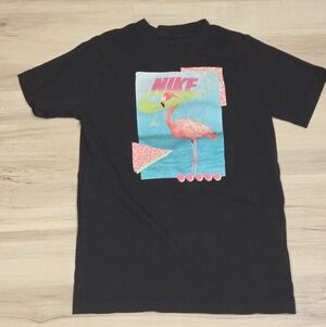 Nike Black Beach Theme Graphic Tee w Pink Flamingo Boys Medium